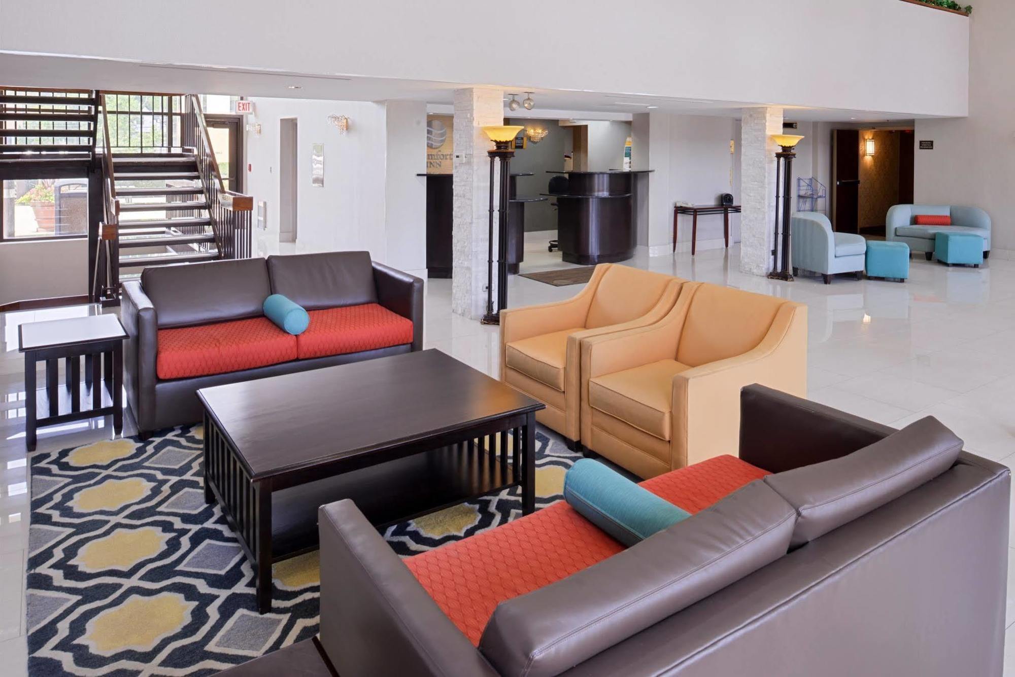 Comfort Inn Convention Center-Chicago O'Hare Airport Де Плейнс Екстериор снимка